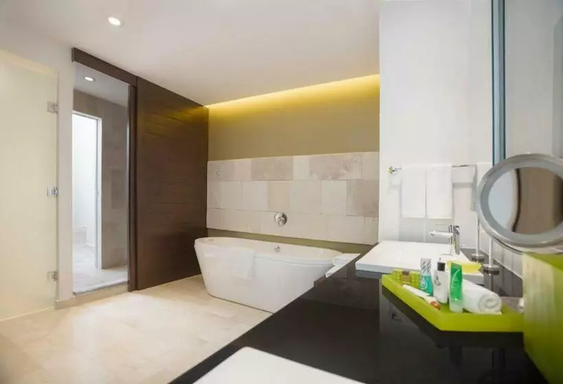 キングサイズベッドのクラブルーム, Presidente Intercontinental Cancun Resort