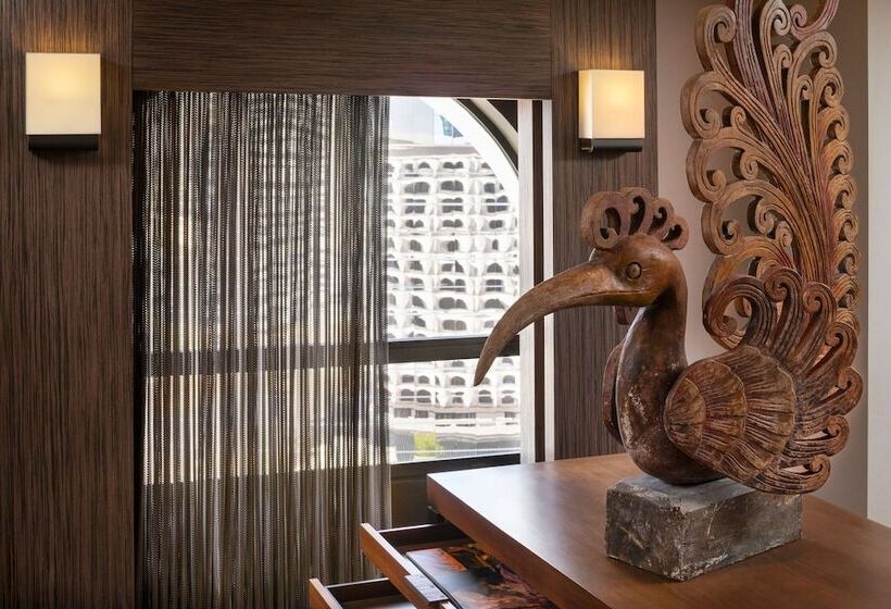 Номер Клуб, Renaissance Phoenix Downtown