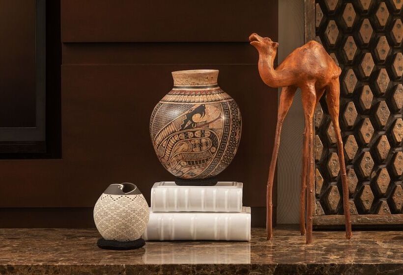 Номер Клуб, Renaissance Phoenix Downtown