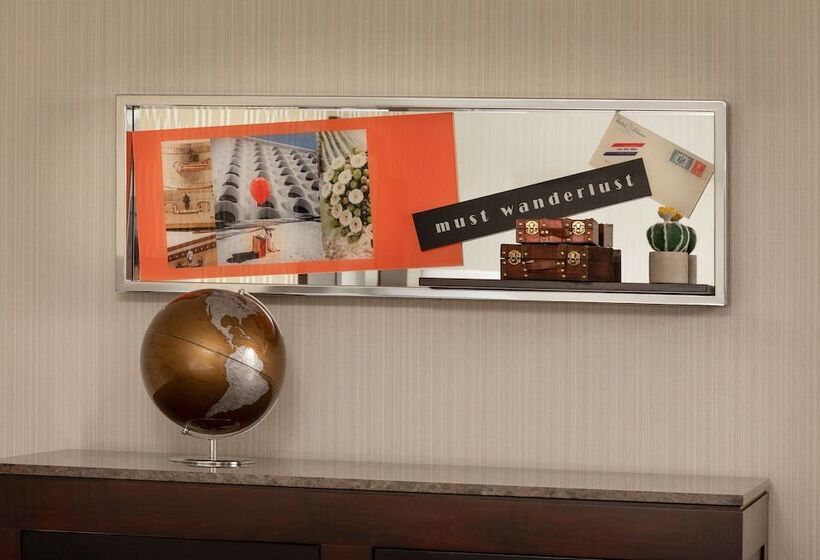 Номер Клуб, Renaissance Phoenix Downtown