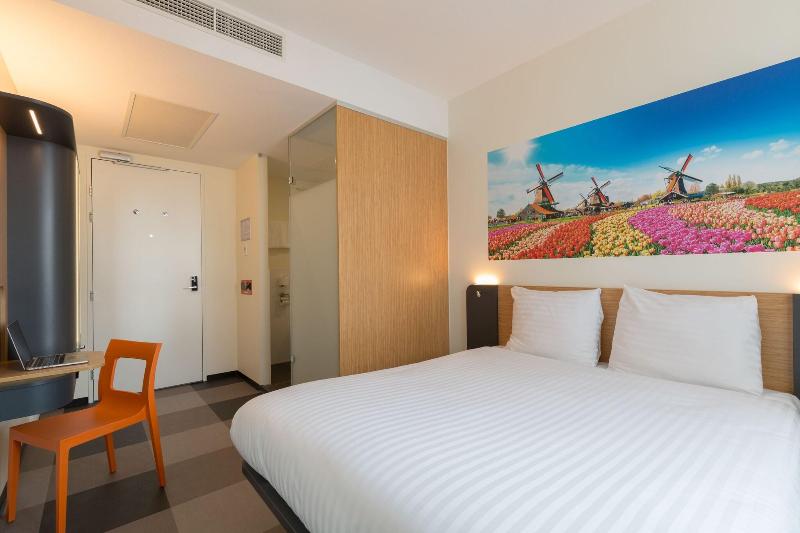 Номер Клуб, Renaissance Phoenix Downtown