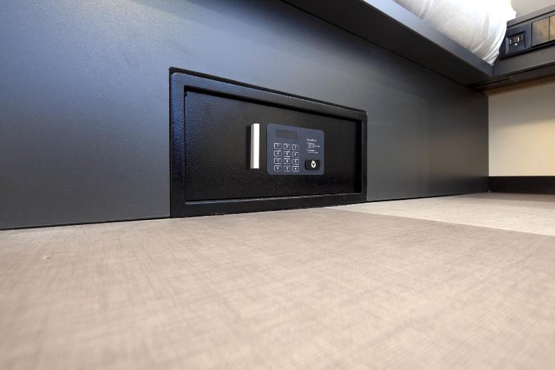 Номер Клуб, Renaissance Phoenix Downtown