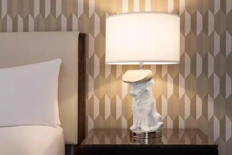 キングサイズベッドのスタンダードルーム, Renaissance Phoenix Downtown