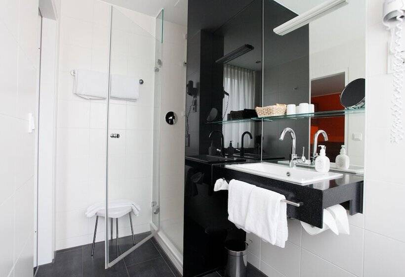 이코노미 싱글 룸, Schempp