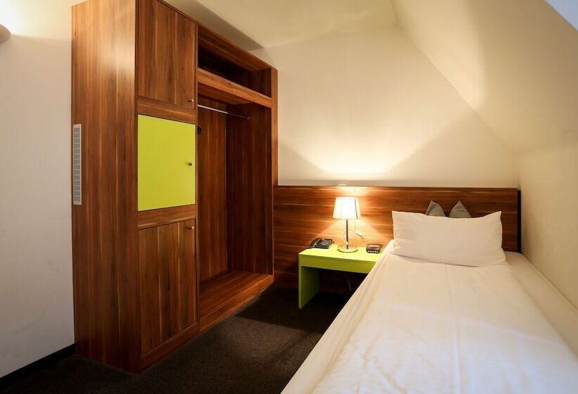 이코노미 싱글 룸, Schempp