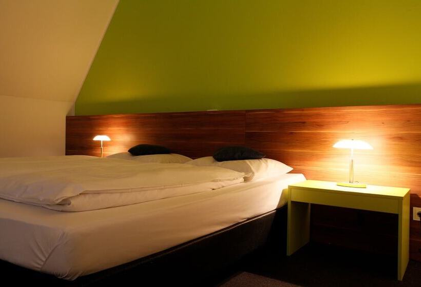 이코노미 룸, Schempp