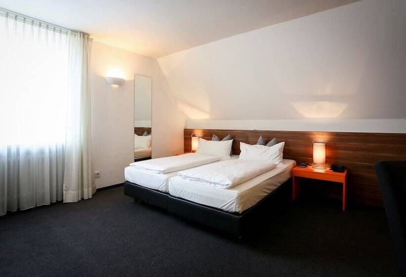 이코노미 룸, Schempp