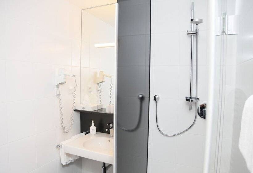 컴포트 싱글 룸, Schempp