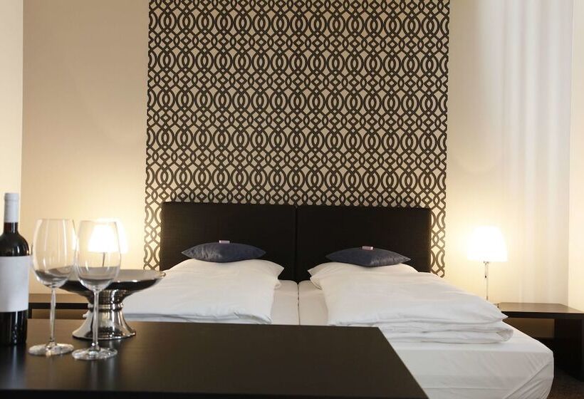 컴포트 싱글 룸, Schempp