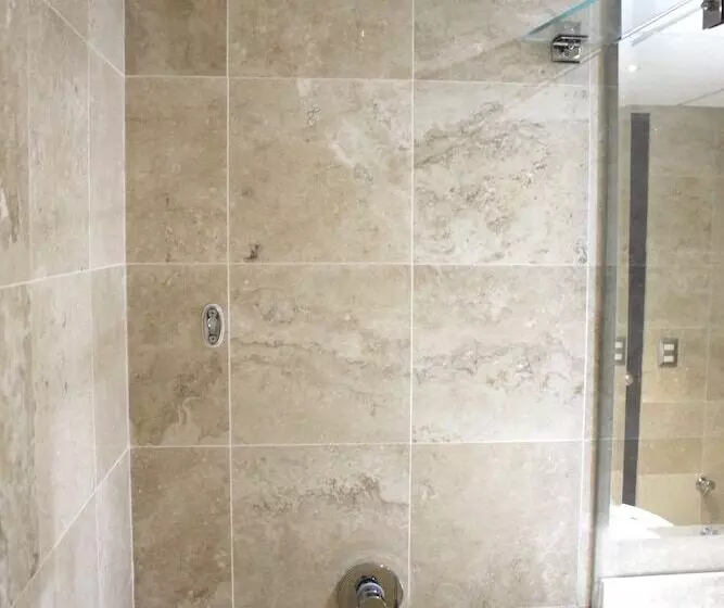 سوییت جونیور, Sol De Oro Hotel & Suites