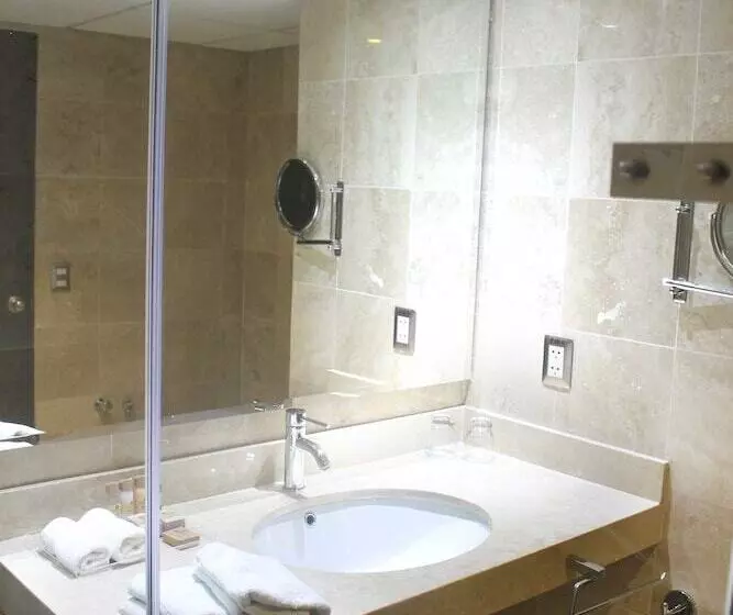سوییت جونیور, Sol De Oro Hotel & Suites