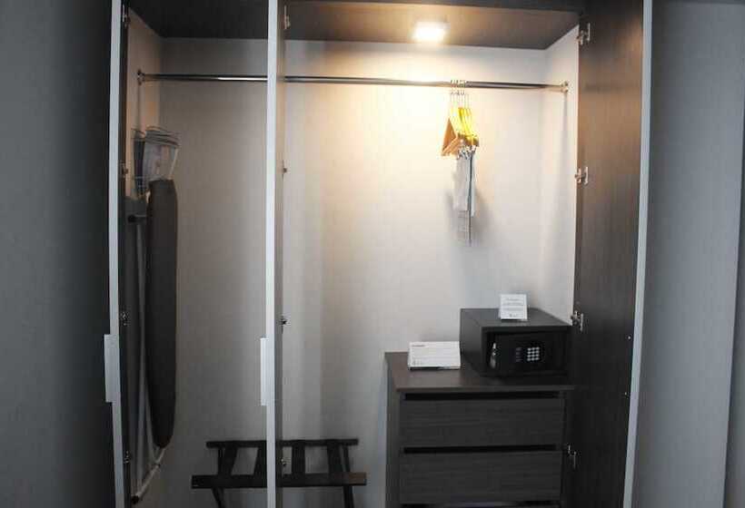 Полулюкс, Sol De Oro Hotel & Suites