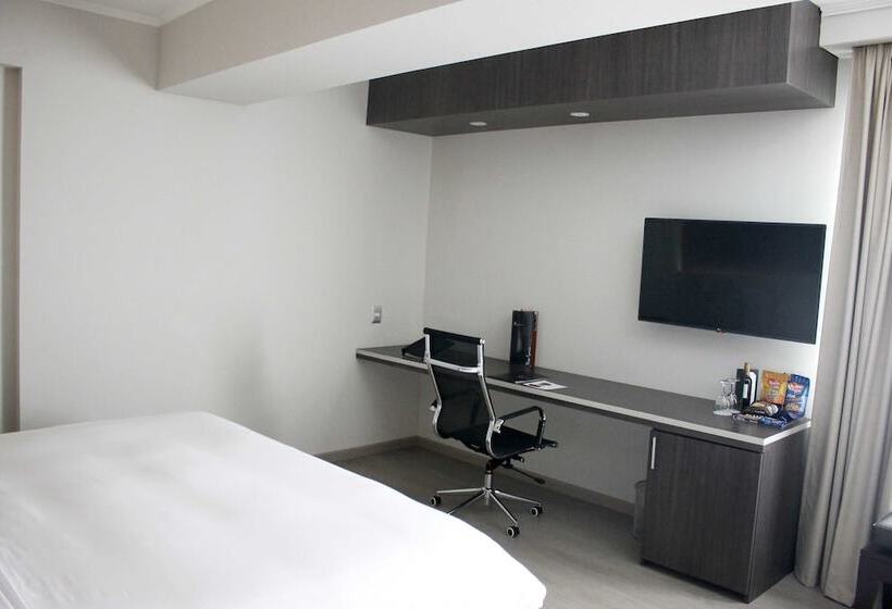 Полулюкс, Sol De Oro Hotel & Suites