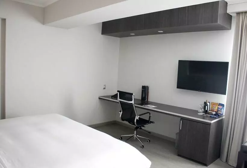 سوییت جونیور, Sol De Oro Hotel & Suites