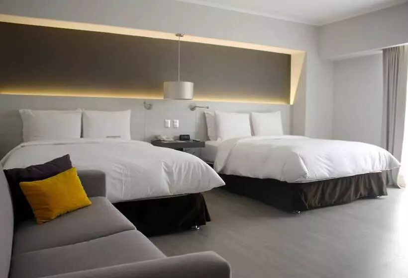 سوییت جونیور, Sol De Oro Hotel & Suites