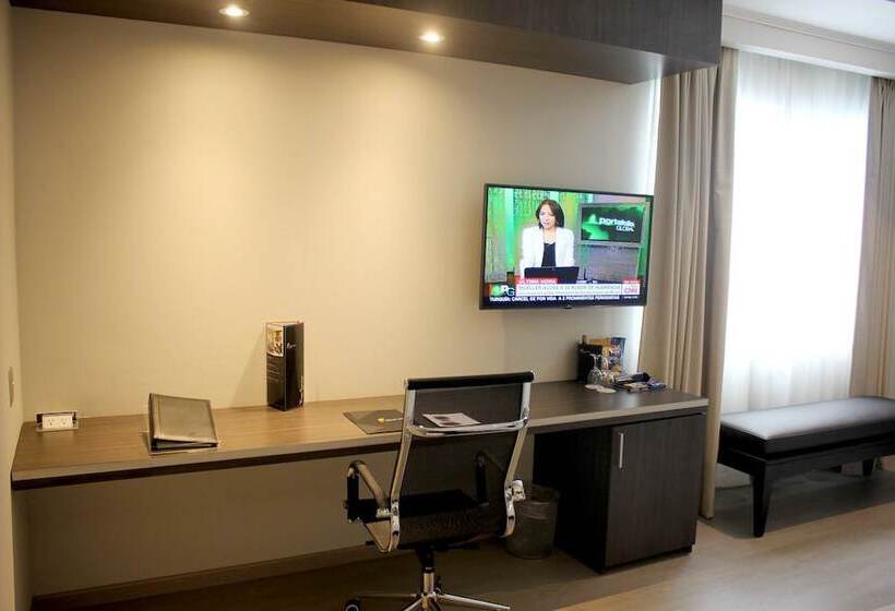 Полулюкс, Sol De Oro Hotel & Suites