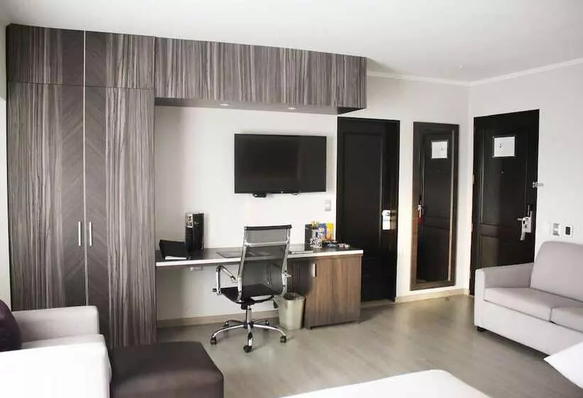 سوییت جونیور, Sol De Oro Hotel & Suites