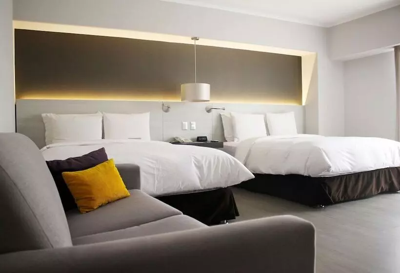 سوییت جونیور, Sol De Oro Hotel & Suites