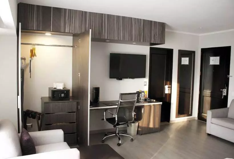 سوییت جونیور, Sol De Oro Hotel & Suites