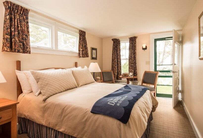 Номер Стандарт, The Dunes On The Waterfront