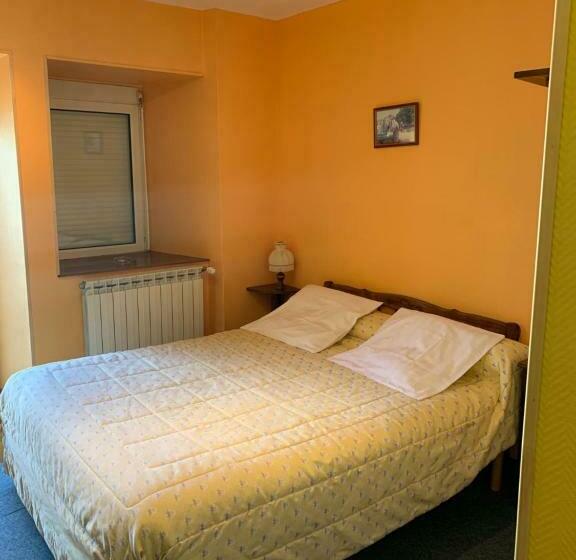 غرفة قياسية مزوَّدة بتراس, Auberge De Saugras