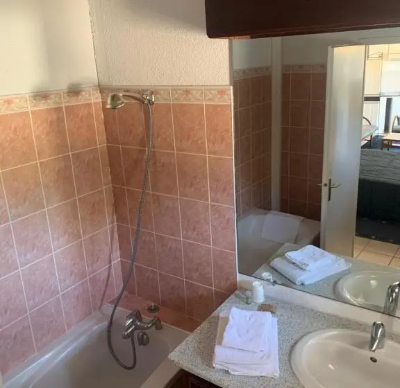 テラス付スイート, Auberge De Saugras