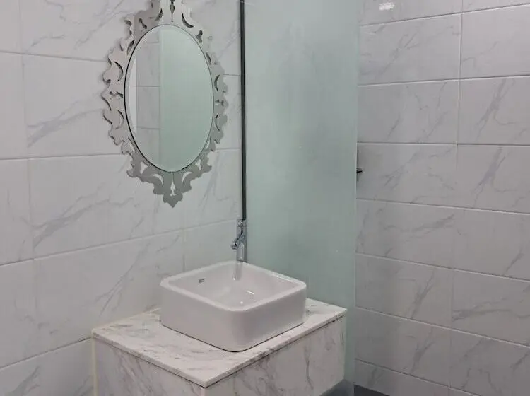 Cameră Deluxe, Idun