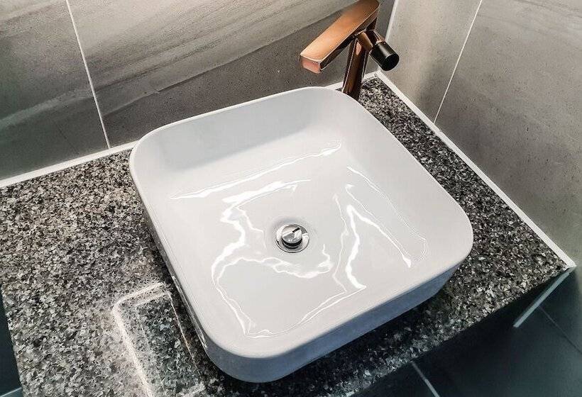 デラックスルーム, Idun