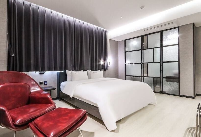 プレミアムルーム, Idun