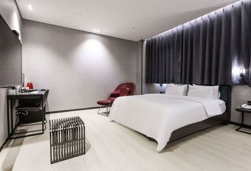 プレミアムルーム, Idun