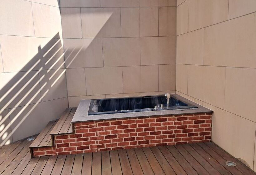 テラス付きスタンダードルーム, Idun