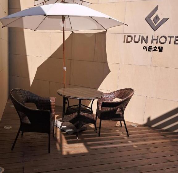 テラス付きスタンダードルーム, Idun