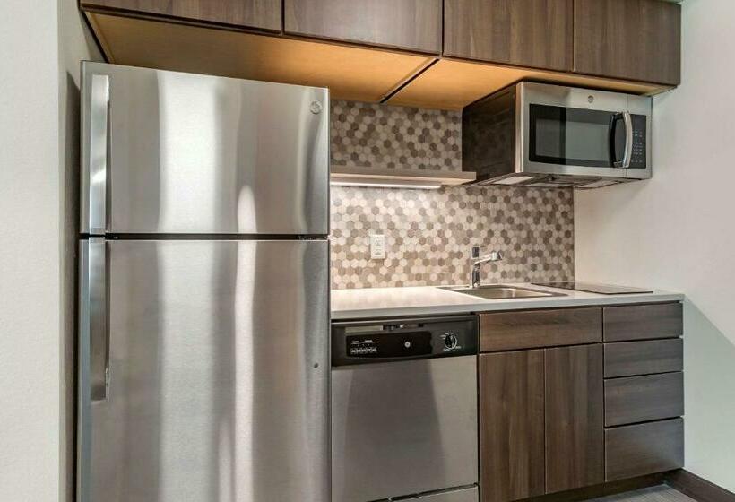 스위트 킹사이즈 침대, Mainstay Suites Waukeewest Des Moines