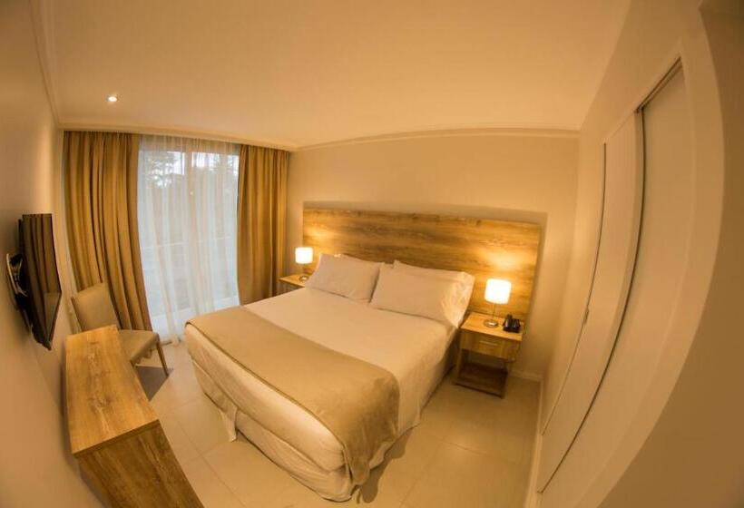 غرفة قياسية, Navarro Plaza