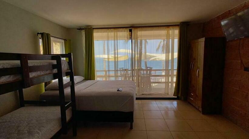 غرفة عائلية مطلّة علي البحر, Reef On The Water