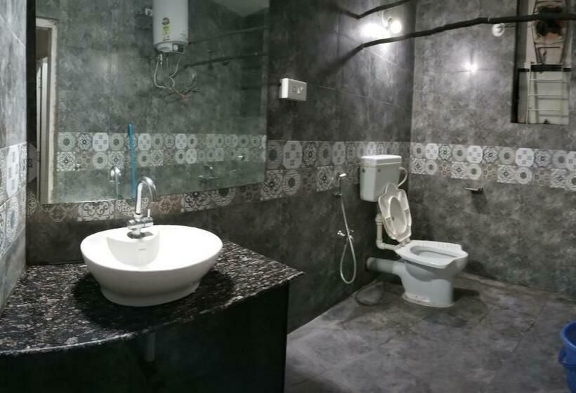 Pat in Cameră Comună, Monkey Mind Hostel