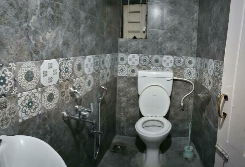 Pat in Cameră Comună, Monkey Mind Hostel