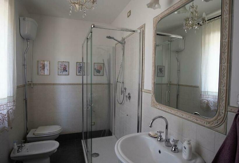 غرفة قياسية مزوَّدة بشُرفة, B&b Pino Cedro