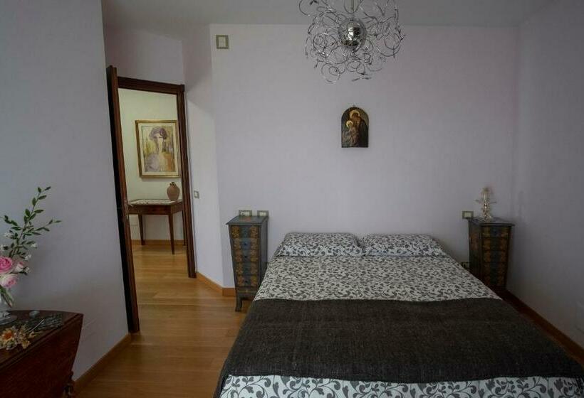 غرفة قياسية مزوَّدة بشُرفة, B&b Pino Cedro