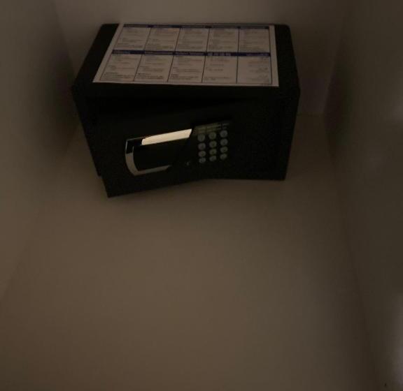 غرفة قياسية ثلاثية, Kamarás Ring House