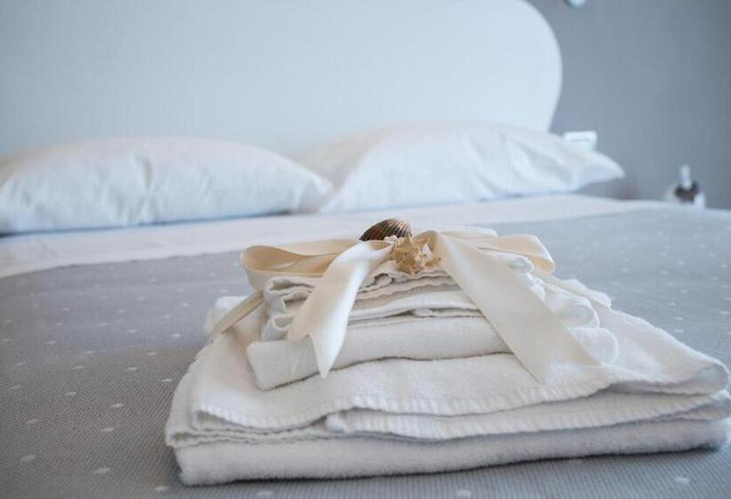 דירת חדר, La Seconda Luna