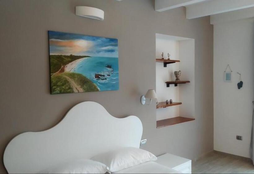 شقة غرفة واحدة, La Seconda Luna