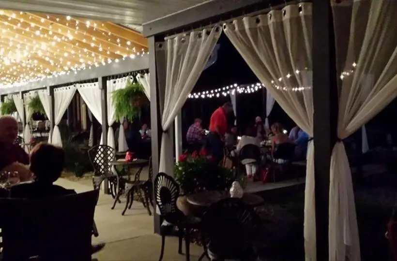 キングサイズベッドのデラックスルーム, The Inn At Deer Creek Winery
