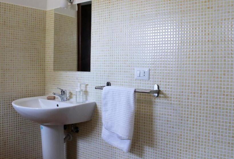 חדר סטנדרט לשלושה, Albergo Diffuso Di Campolattaro