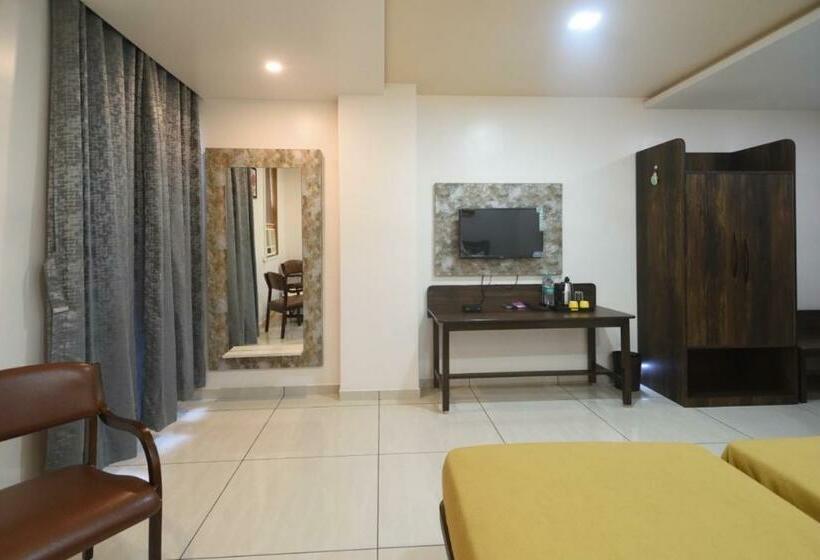 غرفة ديلوكس, Atithi Inn