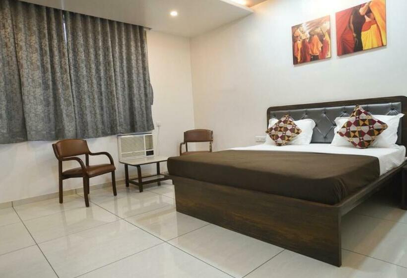 غرفة ديلوكس, Atithi Inn