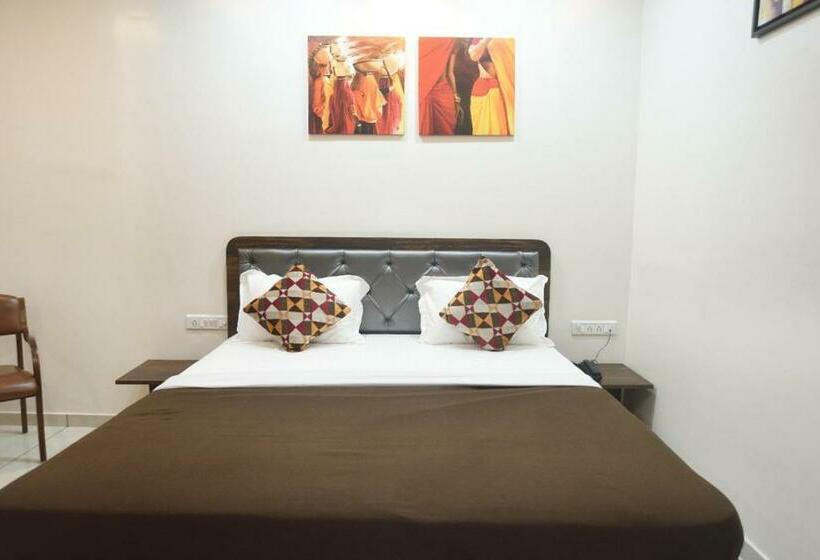 غرفة ديلوكس, Atithi Inn