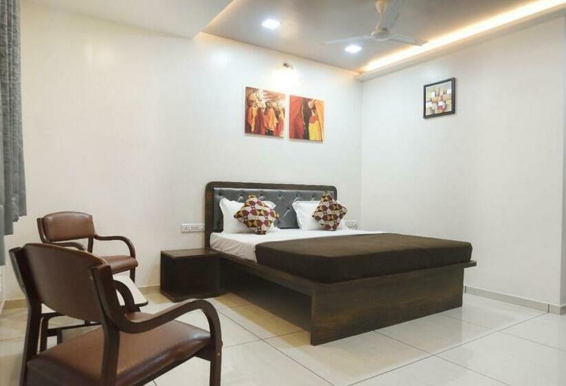 غرفة ديلوكس, Atithi Inn