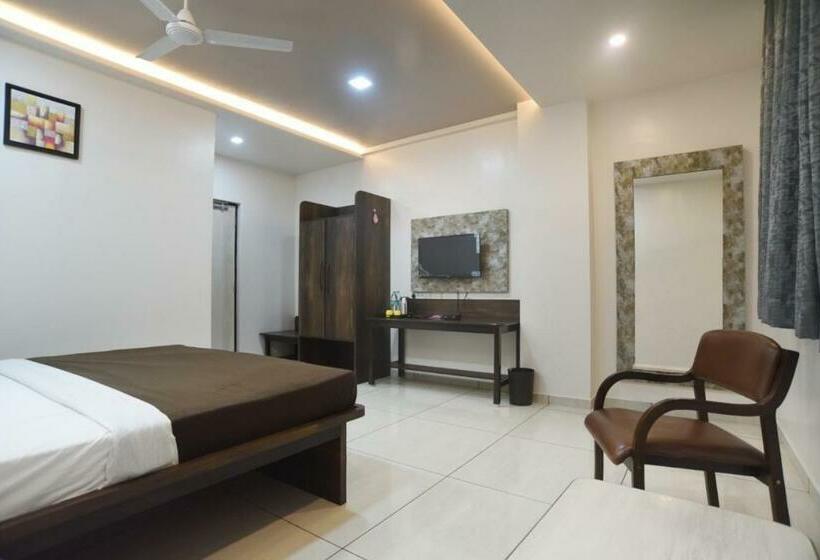 غرفة ديلوكس, Atithi Inn