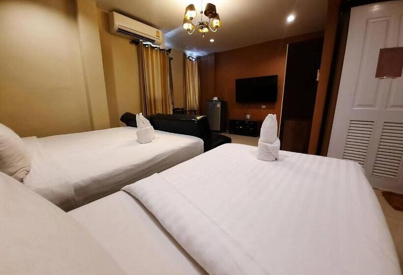 غرفة ديلوكس ثلاثية, Debua Mahasarakham